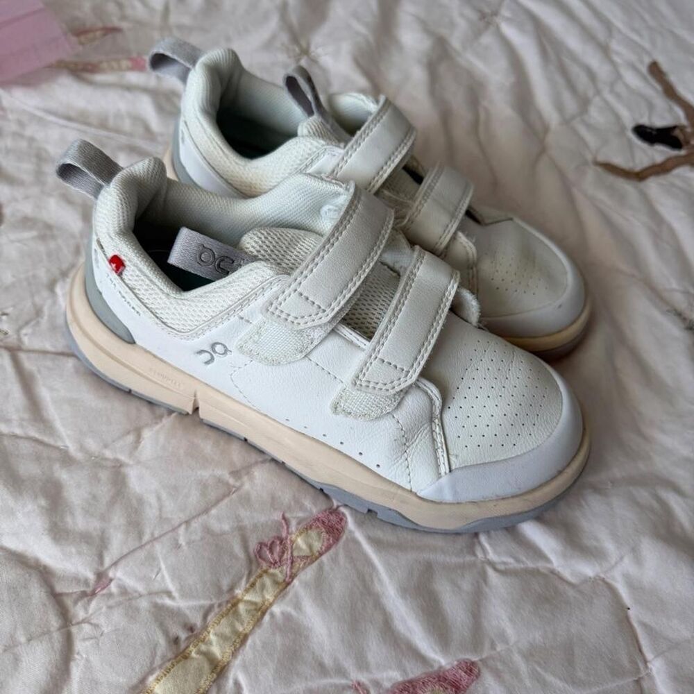 On running kids sneakers